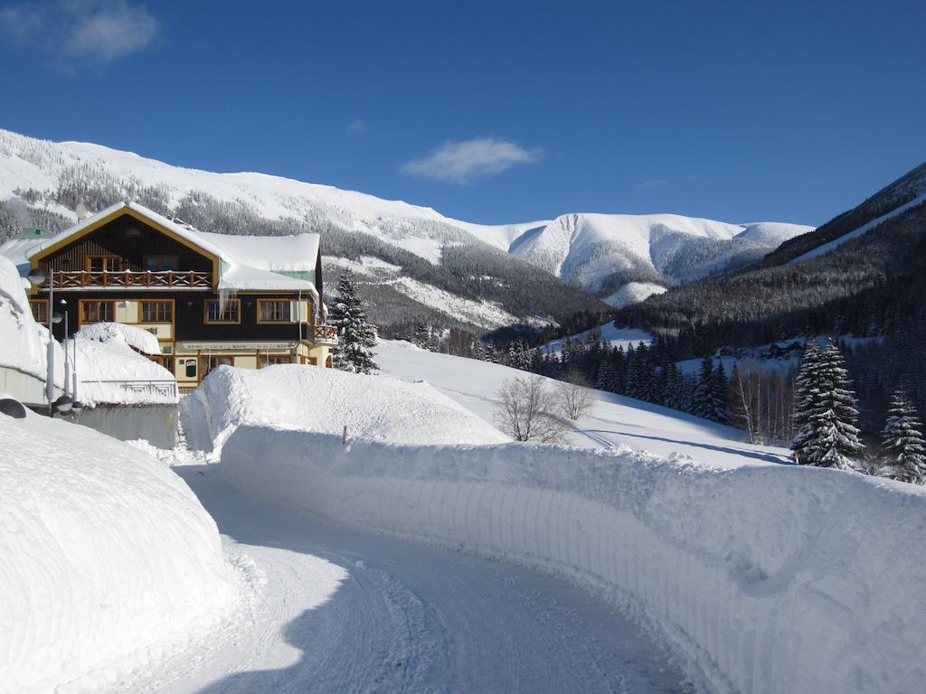 Hotel Zatisi Špindlerŭv Mlýn Екстериор снимка