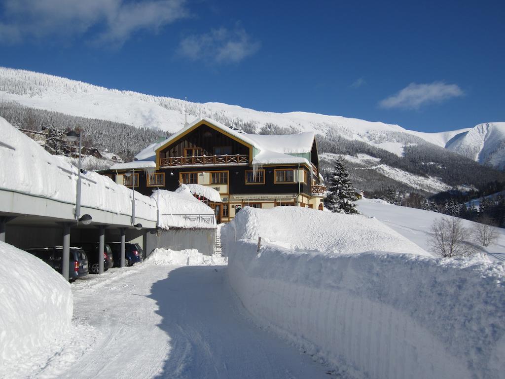 Hotel Zatisi Špindlerŭv Mlýn Екстериор снимка