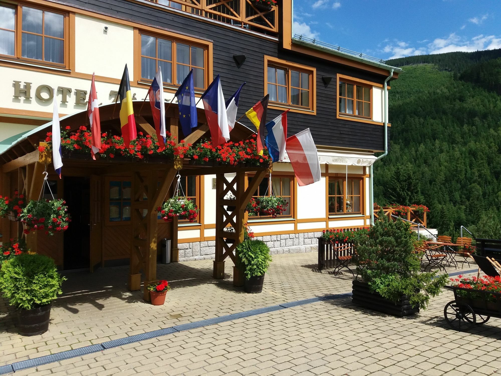 Hotel Zatisi Špindlerŭv Mlýn Екстериор снимка